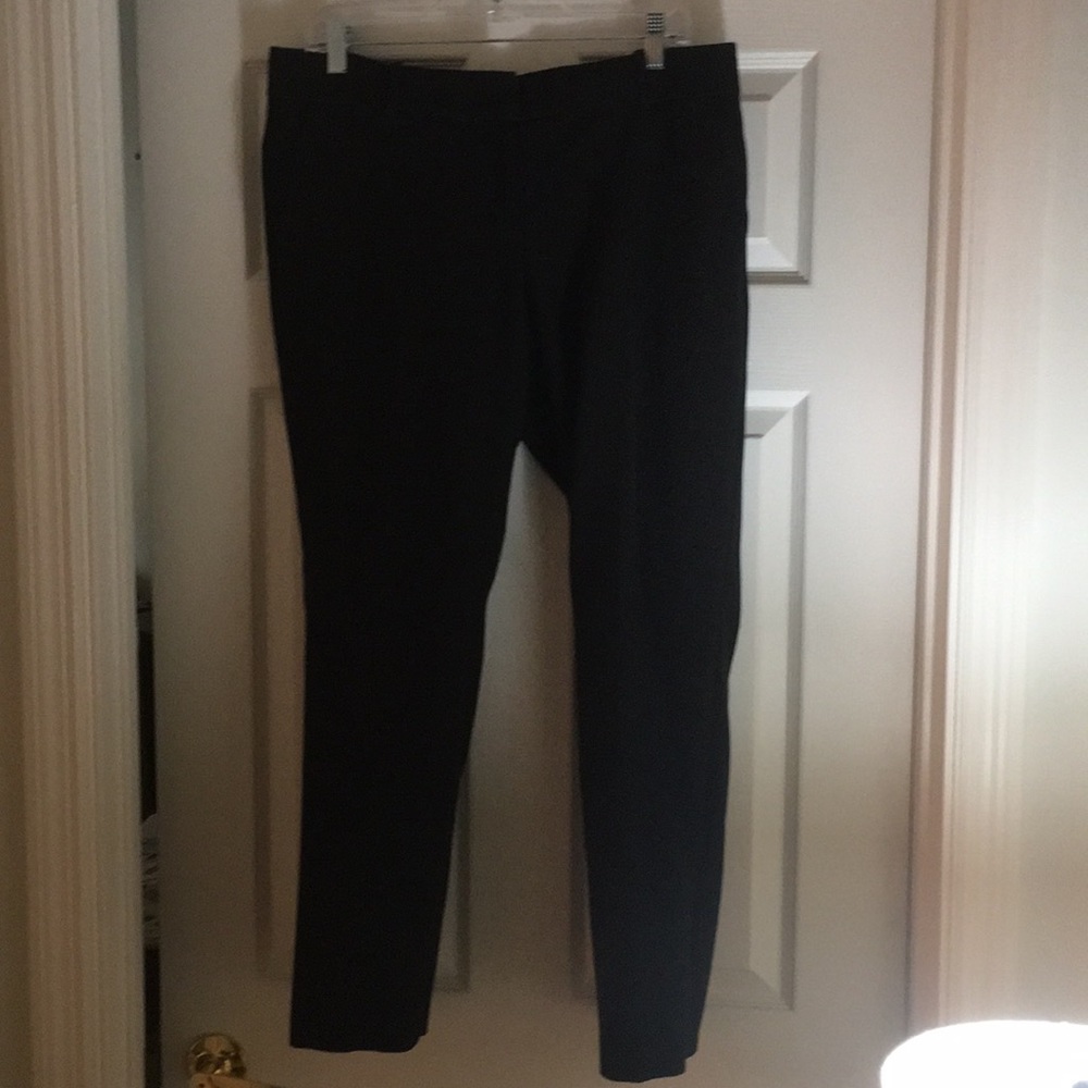 Barely worn black Ann Taylor ankle pants